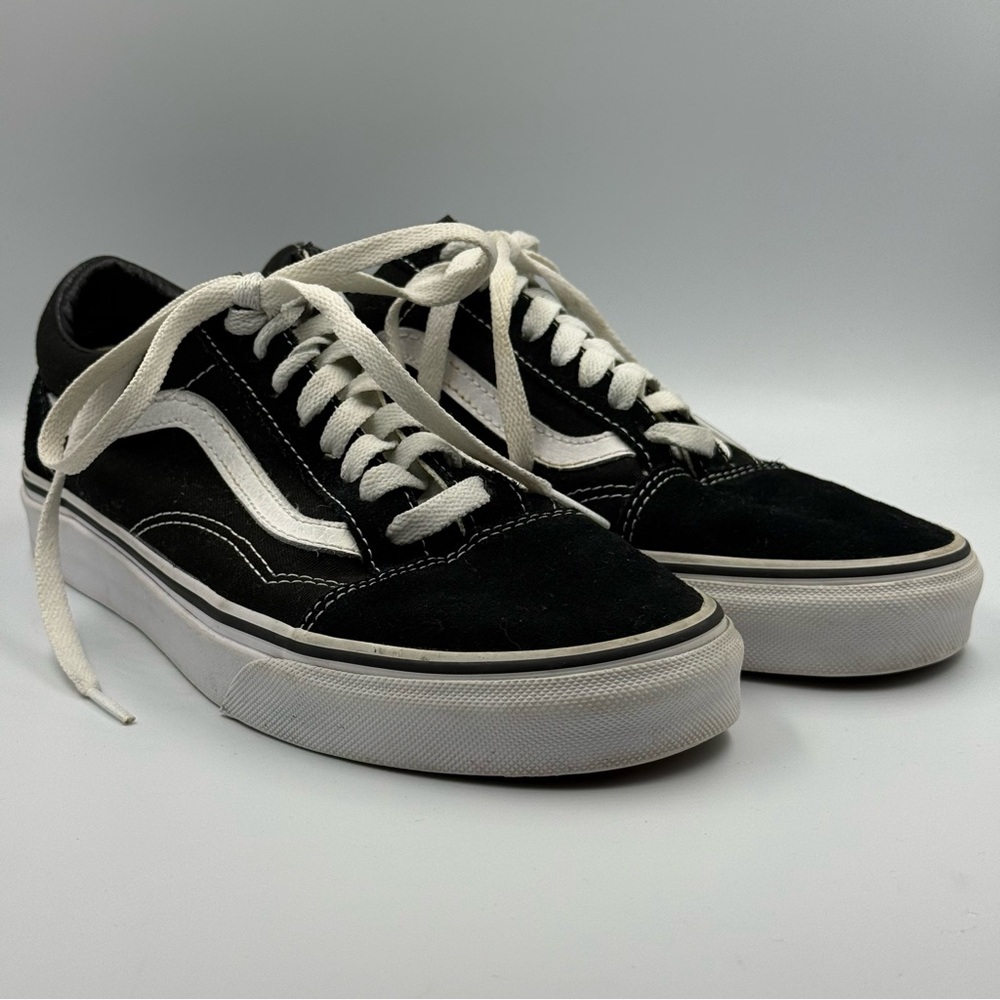 Vans Classic Black and White Unisex Sneakers Men’s Size 6.5 Women’s Size 8